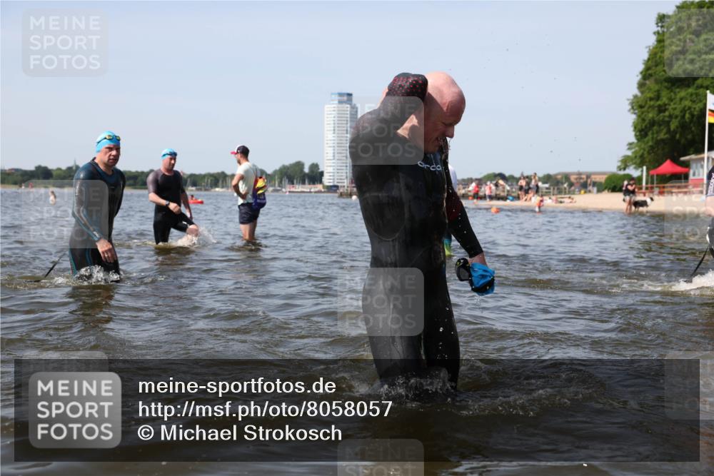 22.06.2025 - Viking Triathlon Michael Strokosch http://msf.ph/oto/8058057 22.06.2025 10:40:26 Schwimmen 44, 228, 254, 275, 291, 325, 375, 379, 385, 394, 487, 511, 514, 517, 553, 556, 644, 657 meine-sportfotos.de