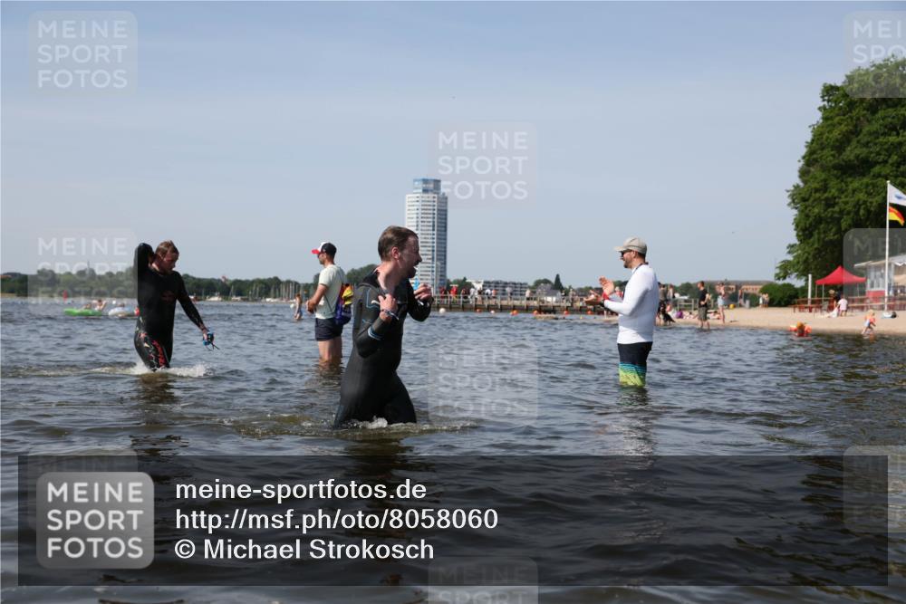 22.06.2025 - Viking Triathlon Michael Strokosch http://msf.ph/oto/8058060 22.06.2025 10:38:05 Schwimmen 61, 72, 146, 179, 191, 335 meine-sportfotos.de