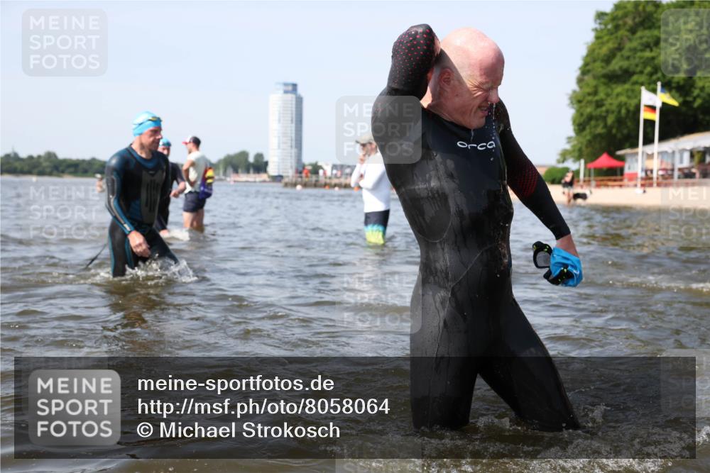 22.06.2025 - Viking Triathlon Michael Strokosch http://msf.ph/oto/8058064 22.06.2025 10:40:27 Schwimmen 44, 228, 254, 275, 291, 325, 375, 379, 385, 394, 487, 511, 514, 517, 553, 556, 644, 657 meine-sportfotos.de