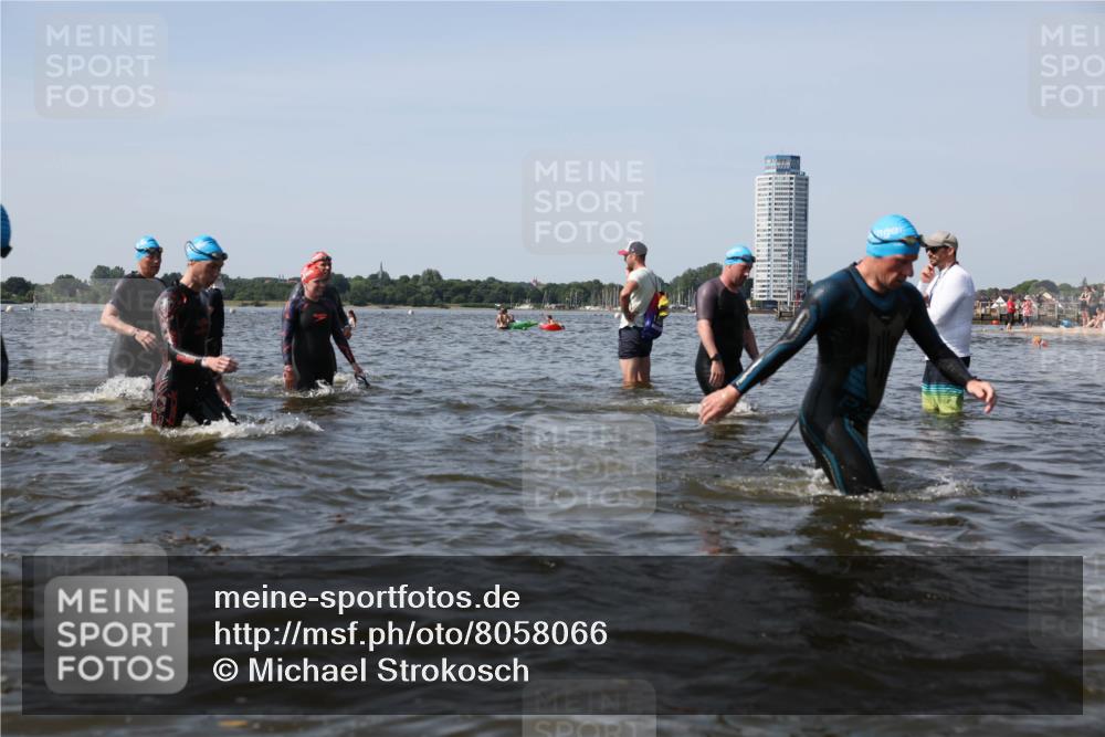 22.06.2025 - Viking Triathlon Michael Strokosch http://msf.ph/oto/8058066 22.06.2025 10:40:28 Schwimmen 44, 228, 254, 275, 291, 325, 375, 379, 385, 487, 511, 514, 517, 556, 644, 657 meine-sportfotos.de