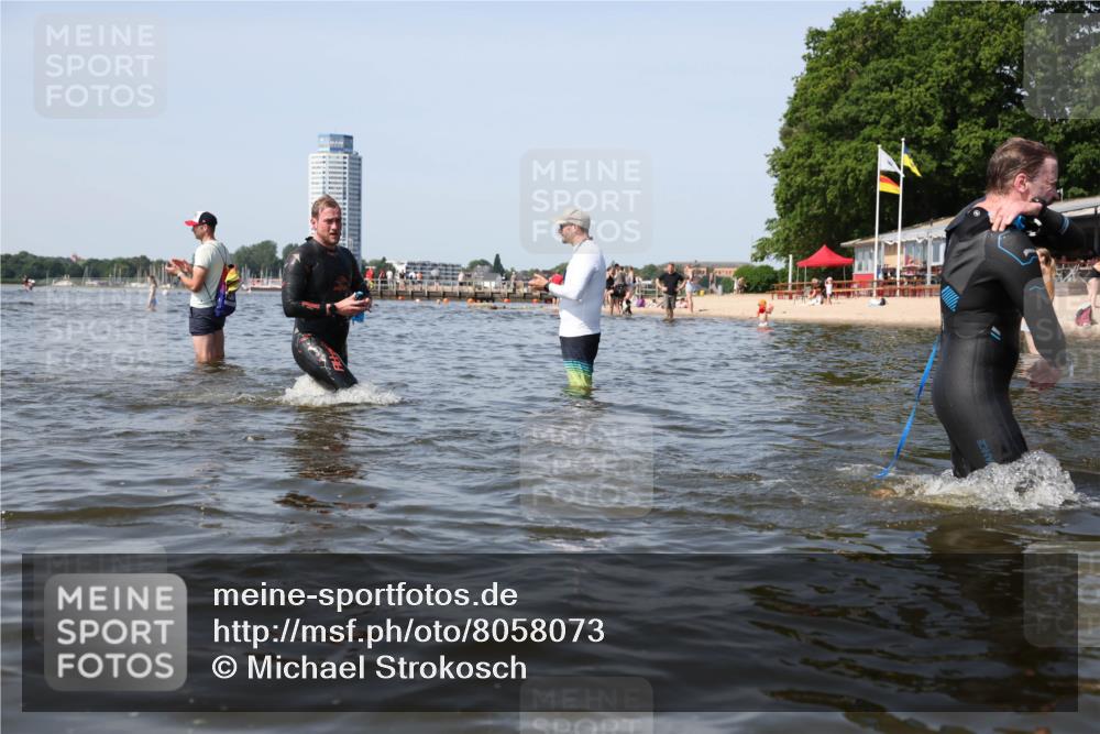 22.06.2025 - Viking Triathlon Michael Strokosch http://msf.ph/oto/8058073 22.06.2025 10:38:07 Schwimmen 61, 72, 146, 179, 191 meine-sportfotos.de