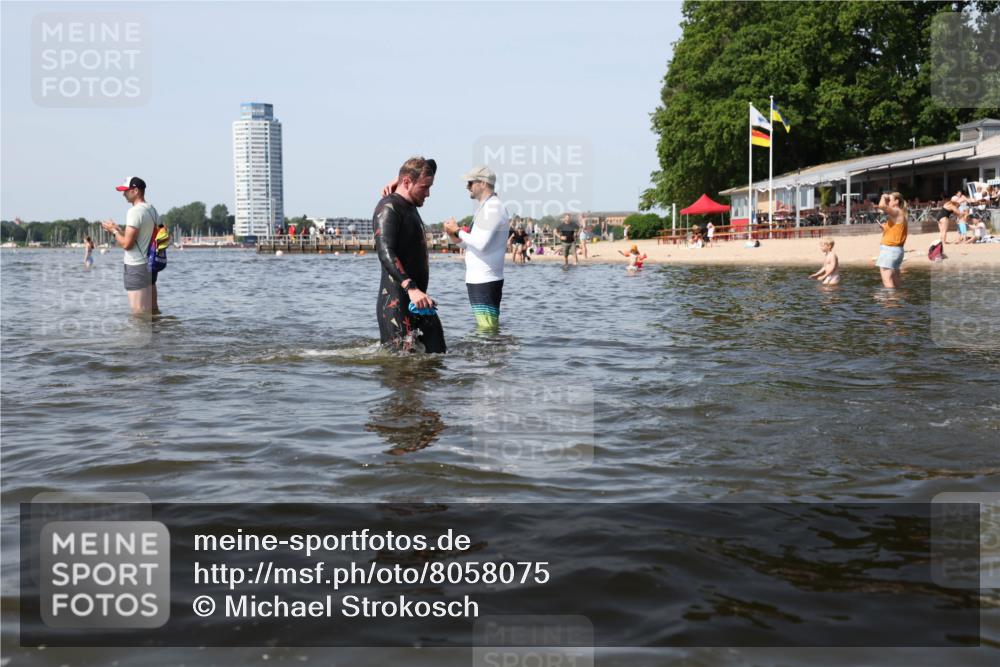 22.06.2025 - Viking Triathlon Michael Strokosch http://msf.ph/oto/8058075 22.06.2025 10:38:08 Schwimmen 61, 72, 89, 146, 179, 191, 209 meine-sportfotos.de