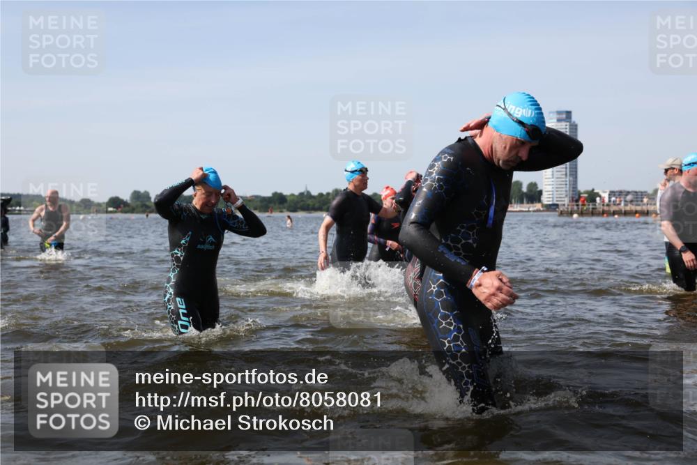22.06.2025 - Viking Triathlon Michael Strokosch http://msf.ph/oto/8058081 22.06.2025 10:40:30 Schwimmen 44, 228, 239, 254, 275, 291, 325, 375, 385, 487, 511, 514, 517, 556, 644, 655, 657 meine-sportfotos.de