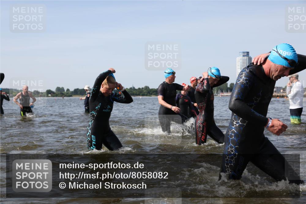 22.06.2025 - Viking Triathlon Michael Strokosch http://msf.ph/oto/8058082 22.06.2025 10:40:30 Schwimmen 44, 228, 239, 254, 275, 291, 325, 375, 385, 487, 511, 514, 517, 556, 644, 655, 657 meine-sportfotos.de