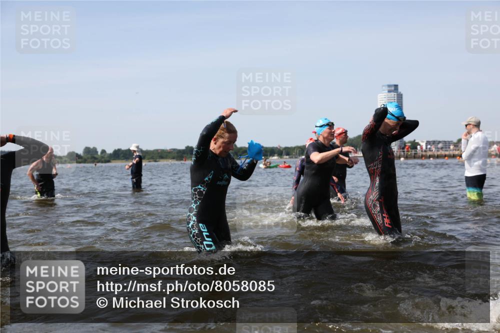 22.06.2025 - Viking Triathlon Michael Strokosch http://msf.ph/oto/8058085 22.06.2025 10:40:30 Schwimmen 44, 228, 239, 254, 275, 291, 325, 375, 385, 487, 511, 514, 517, 556, 644, 655, 657 meine-sportfotos.de