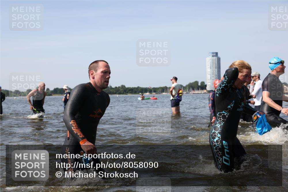 22.06.2025 - Viking Triathlon Michael Strokosch http://msf.ph/oto/8058090 22.06.2025 10:40:32 Schwimmen 44, 228, 235, 239, 254, 275, 291, 325, 375, 385, 511, 514, 517, 556, 644, 655, 657 meine-sportfotos.de