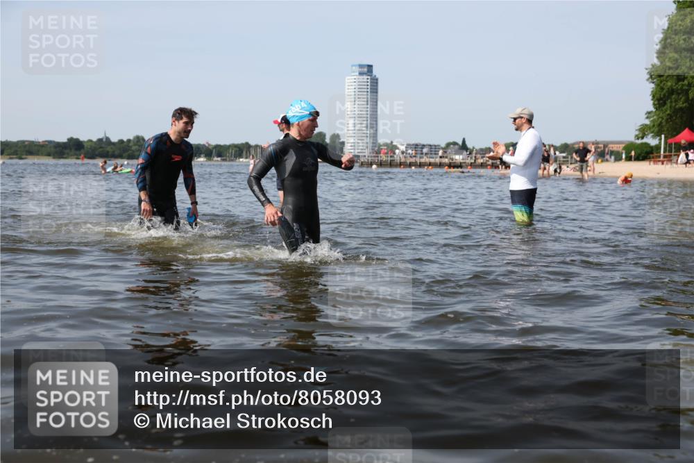 22.06.2025 - Viking Triathlon Michael Strokosch http://msf.ph/oto/8058093 22.06.2025 10:38:12 Schwimmen 61, 72, 89, 179, 191, 209, 447, 662 meine-sportfotos.de