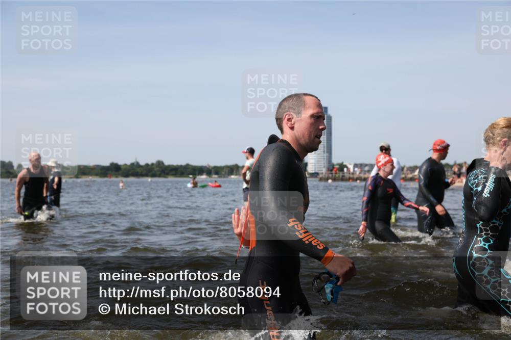 22.06.2025 - Viking Triathlon Michael Strokosch http://msf.ph/oto/8058094 22.06.2025 10:40:33 Schwimmen 44, 228, 235, 239, 254, 275, 291, 325, 361, 375, 385, 511, 514, 556, 644, 655, 657 meine-sportfotos.de