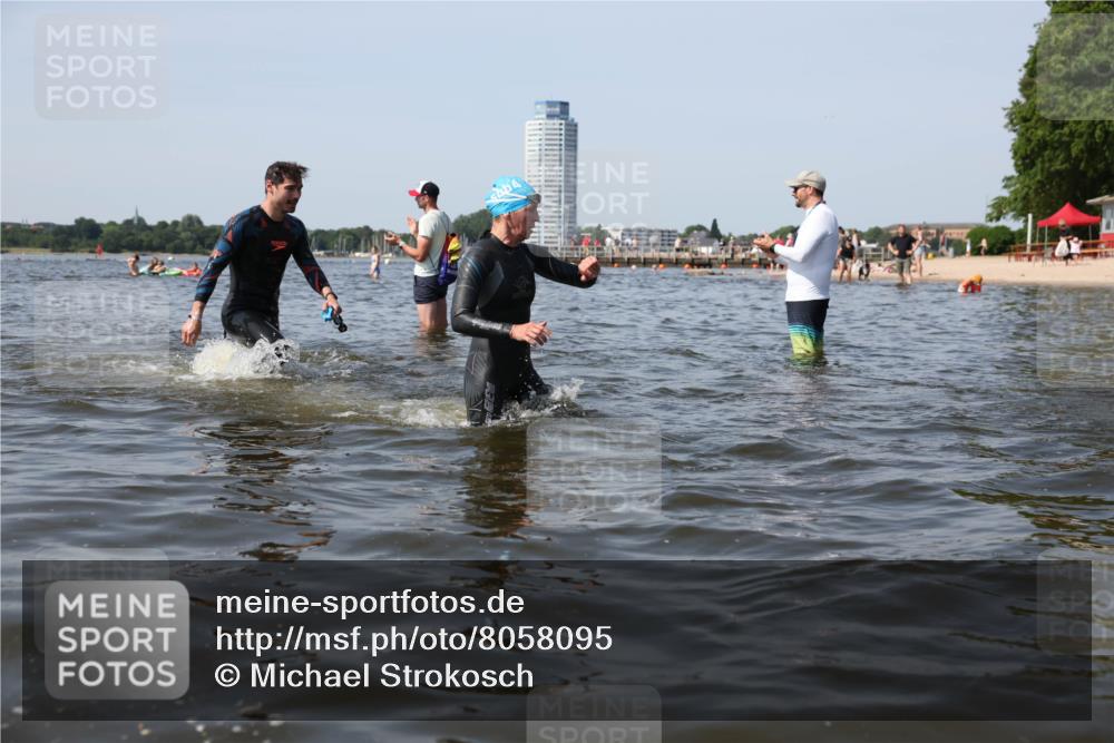 22.06.2025 - Viking Triathlon Michael Strokosch http://msf.ph/oto/8058095 22.06.2025 10:38:12 Schwimmen 61, 72, 89, 179, 191, 209, 447, 662 meine-sportfotos.de