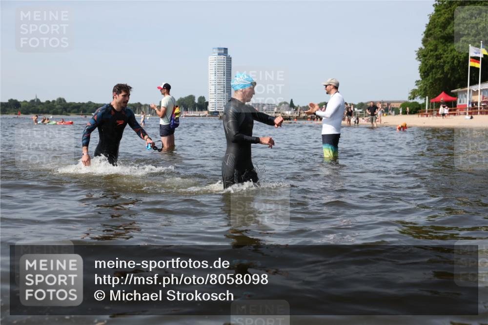 22.06.2025 - Viking Triathlon Michael Strokosch http://msf.ph/oto/8058098 22.06.2025 10:38:12 Schwimmen 61, 72, 89, 179, 191, 209, 447, 662 meine-sportfotos.de