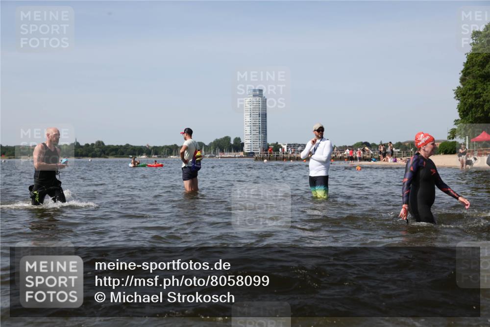 22.06.2025 - Viking Triathlon Michael Strokosch http://msf.ph/oto/8058099 22.06.2025 10:40:34 Schwimmen 44, 228, 235, 239, 254, 266, 275, 291, 325, 361, 375, 511, 514, 556, 644, 655, 657 meine-sportfotos.de