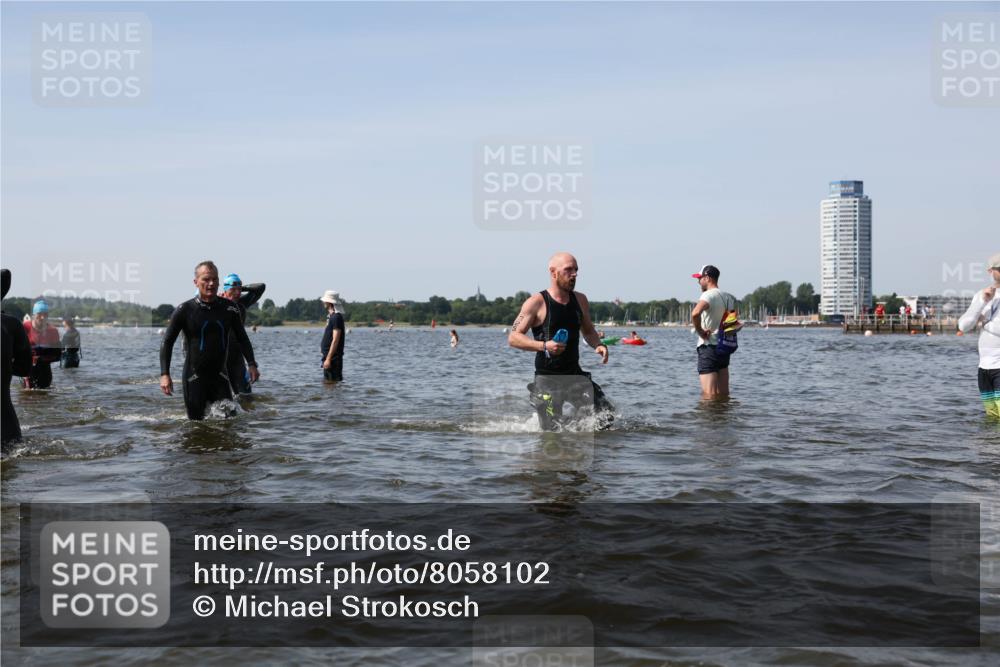 22.06.2025 - Viking Triathlon Michael Strokosch http://msf.ph/oto/8058102 22.06.2025 10:40:35 Schwimmen 44, 228, 235, 239, 254, 266, 275, 291, 325, 361, 462, 511, 514, 556, 644, 655, 657 meine-sportfotos.de
