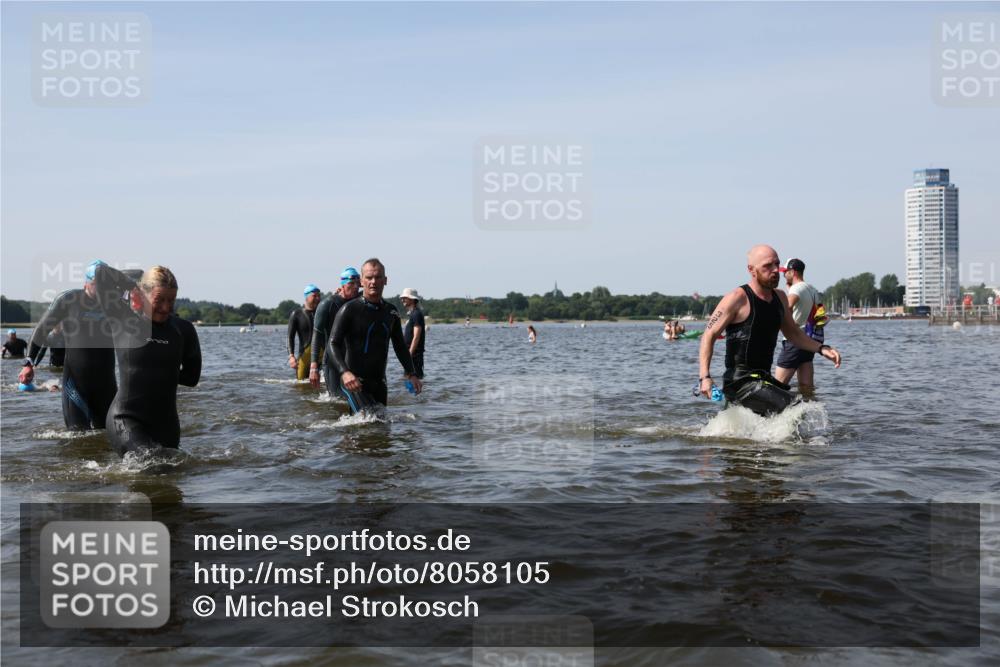22.06.2025 - Viking Triathlon Michael Strokosch http://msf.ph/oto/8058105 22.06.2025 10:40:36 Schwimmen 44, 228, 235, 239, 254, 266, 275, 291, 325, 361, 462, 511, 514, 556, 644, 655, 657 meine-sportfotos.de