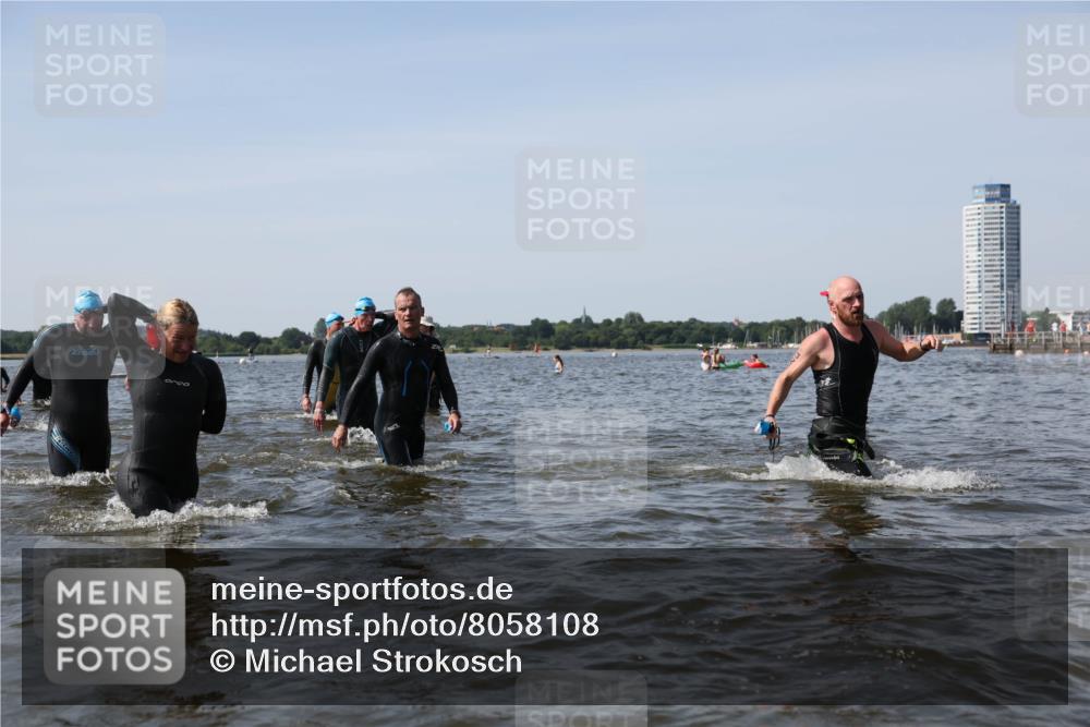 22.06.2025 - Viking Triathlon Michael Strokosch http://msf.ph/oto/8058108 22.06.2025 10:40:36 Schwimmen 44, 228, 235, 239, 254, 266, 275, 291, 325, 361, 462, 511, 514, 556, 644, 655, 657 meine-sportfotos.de