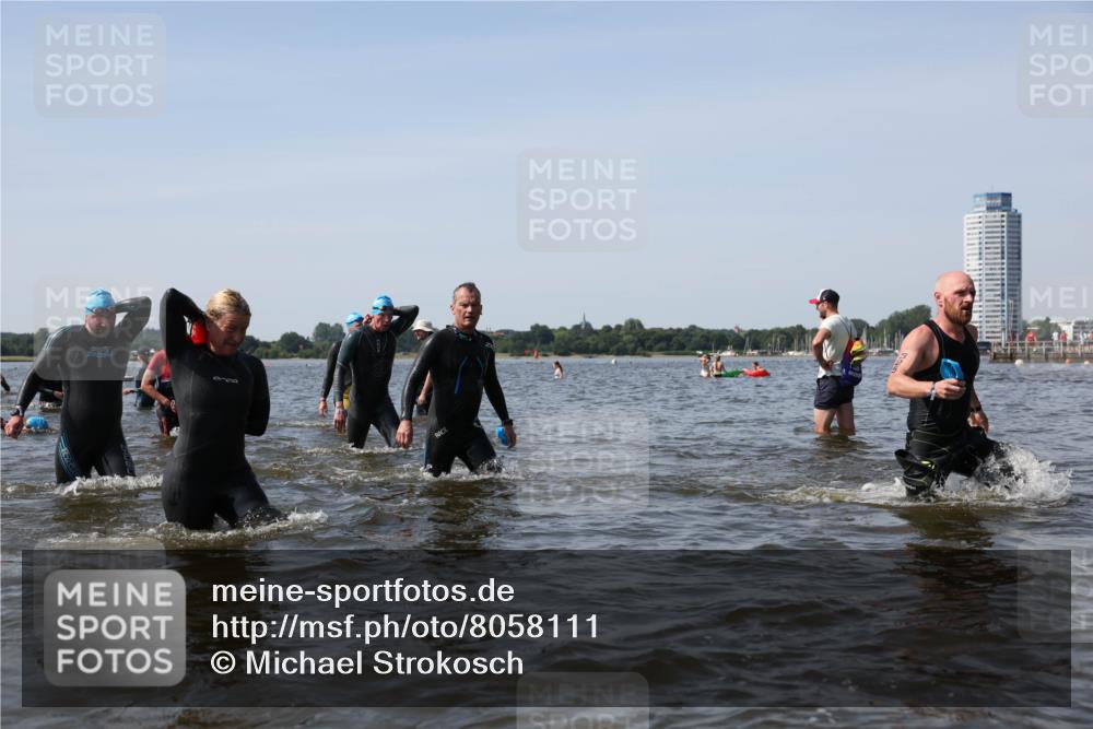 22.06.2025 - Viking Triathlon Michael Strokosch http://msf.ph/oto/8058111 22.06.2025 10:40:37 Schwimmen 44, 228, 235, 239, 254, 266, 275, 291, 325, 361, 462, 511, 514, 556, 644, 655, 657 meine-sportfotos.de