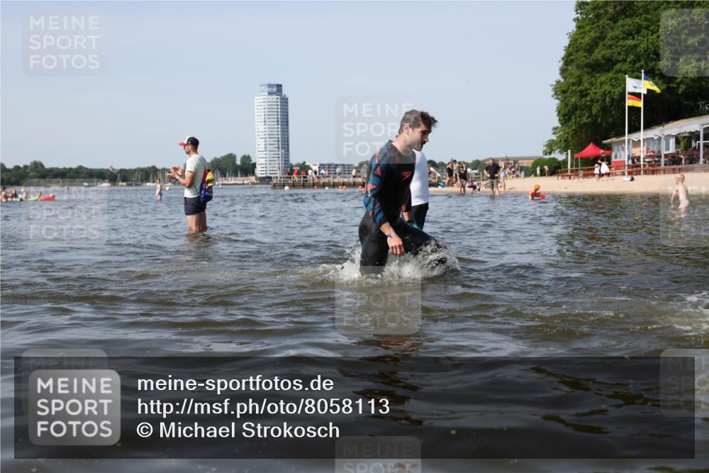 22.06.2025 - Viking Triathlon Michael Strokosch http://msf.ph/oto/8058113 22.06.2025 10:38:14 Schwimmen 61, 72, 89, 179, 191, 209, 447, 662 meine-sportfotos.de