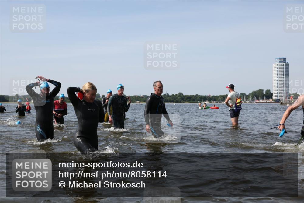 22.06.2025 - Viking Triathlon Michael Strokosch http://msf.ph/oto/8058114 22.06.2025 10:40:37 Schwimmen 44, 228, 235, 239, 254, 266, 275, 291, 325, 361, 462, 511, 514, 556, 644, 655, 657 meine-sportfotos.de
