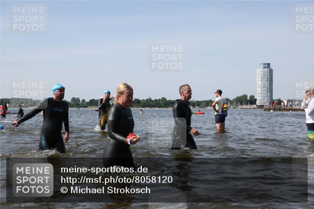 22.06.2025 - Viking Triathlon Michael Strokosch http://msf.ph/oto/8058120 22.06.2025 10:40:38 Schwimmen 44, 228, 235, 239, 254, 266, 275, 291, 325, 361, 462, 511, 514, 556, 644, 655, 657 meine-sportfotos.de