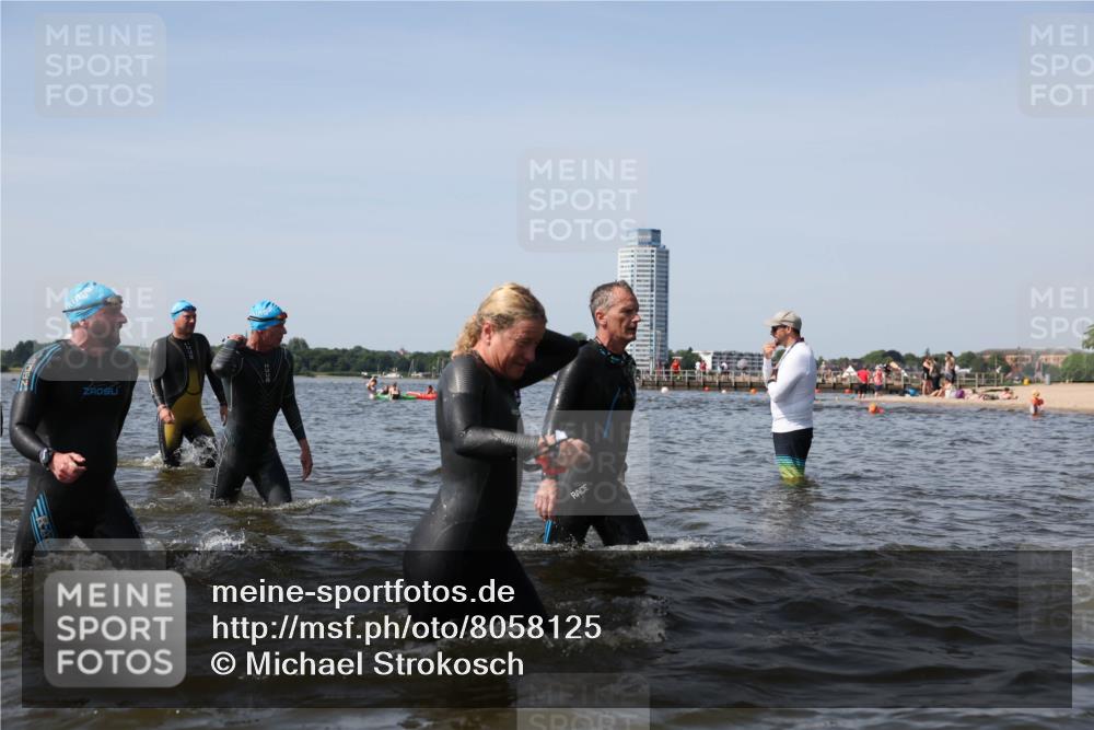 22.06.2025 - Viking Triathlon Michael Strokosch http://msf.ph/oto/8058125 22.06.2025 10:40:39 Schwimmen 44, 228, 235, 239, 254, 266, 275, 291, 325, 361, 462, 511, 514, 530, 556, 644, 655, 657 meine-sportfotos.de