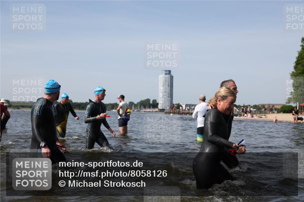 22.06.2025 - Viking Triathlon Michael Strokosch http://msf.ph/oto/8058126 22.06.2025 10:40:41 Schwimmen 44, 59, 228, 235, 239, 266, 275, 291, 325, 361, 462, 514, 530, 556, 644, 655, 657 meine-sportfotos.de
