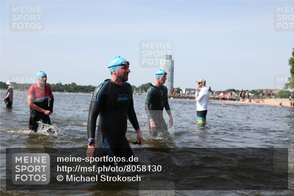 22.06.2025 - Viking Triathlon Michael Strokosch http://msf.ph/oto/8058130 22.06.2025 10:40:42 Schwimmen 44, 59, 228, 235, 239, 266, 275, 291, 325, 361, 397, 462, 514, 530, 556, 644, 655, 657 meine-sportfotos.de