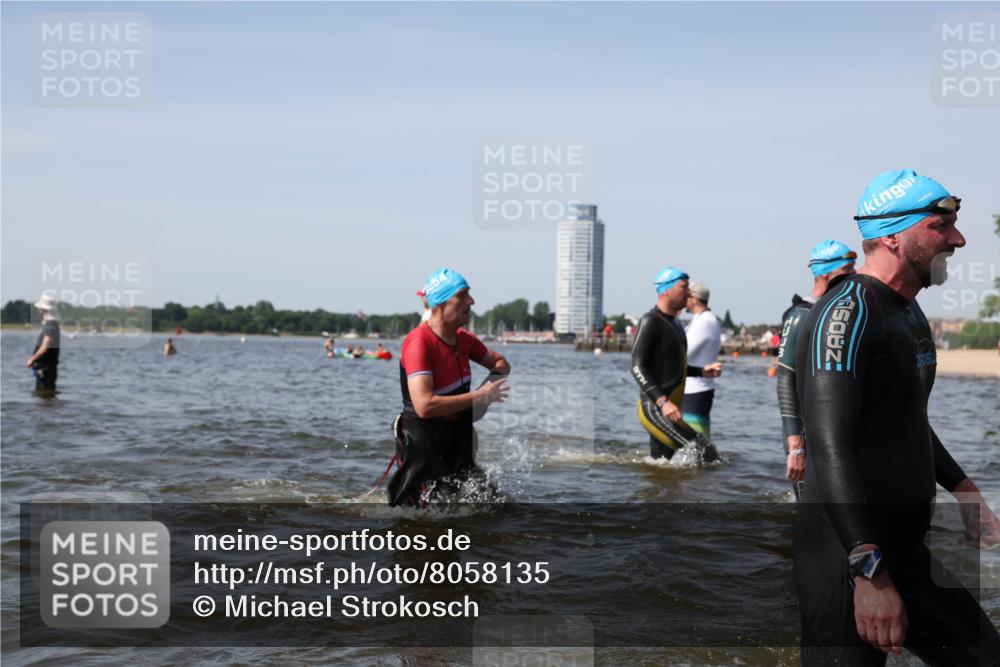 22.06.2025 - Viking Triathlon Michael Strokosch http://msf.ph/oto/8058135 22.06.2025 10:40:43 Schwimmen 44, 59, 235, 239, 266, 275, 325, 361, 397, 462, 514, 530, 556, 644, 655, 657 meine-sportfotos.de