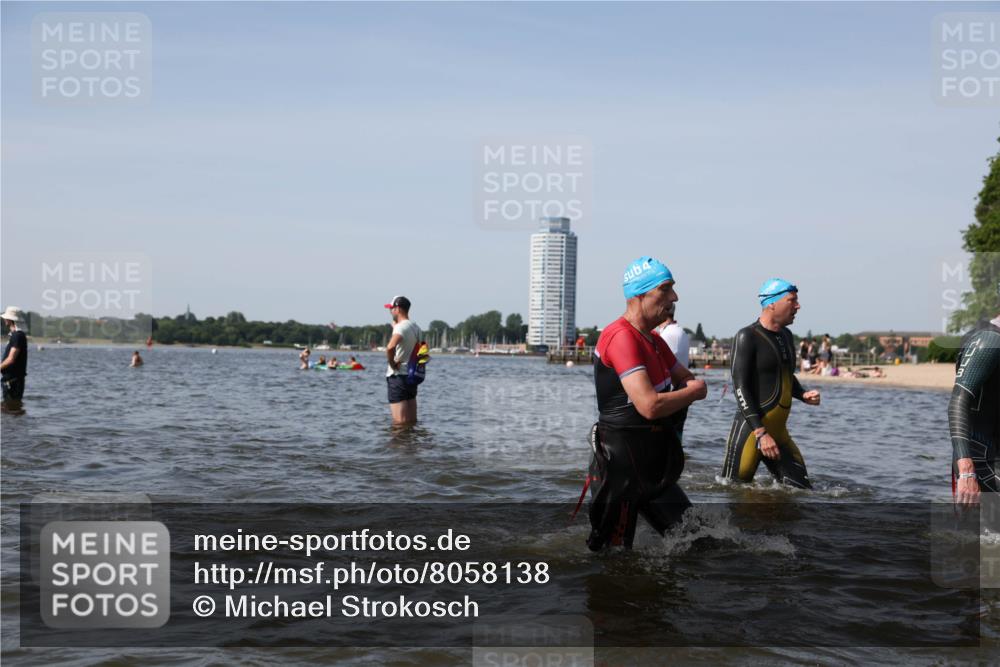 22.06.2025 - Viking Triathlon Michael Strokosch http://msf.ph/oto/8058138 22.06.2025 10:40:44 Schwimmen 59, 235, 239, 266, 275, 325, 361, 397, 462, 514, 530, 556, 644, 655, 657 meine-sportfotos.de