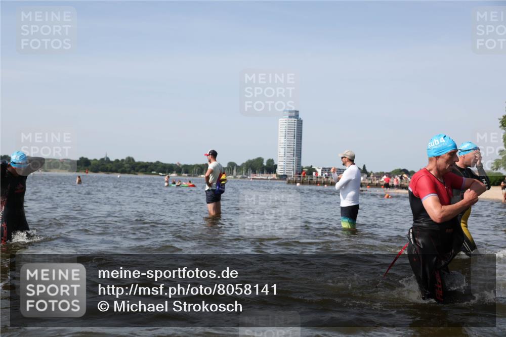 22.06.2025 - Viking Triathlon Michael Strokosch http://msf.ph/oto/8058141 22.06.2025 10:40:45 Schwimmen 59, 235, 239, 266, 325, 361, 397, 462, 530, 644, 655, 657 meine-sportfotos.de