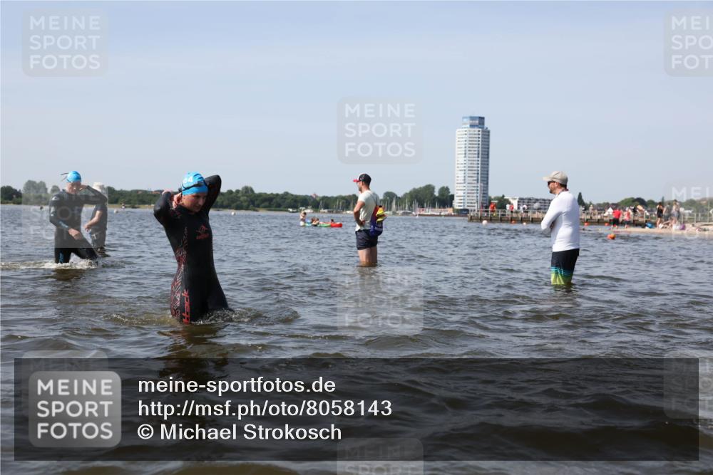 22.06.2025 - Viking Triathlon Michael Strokosch http://msf.ph/oto/8058143 22.06.2025 10:40:46 Schwimmen 59, 235, 239, 266, 325, 361, 397, 462, 530, 644, 655, 657 meine-sportfotos.de