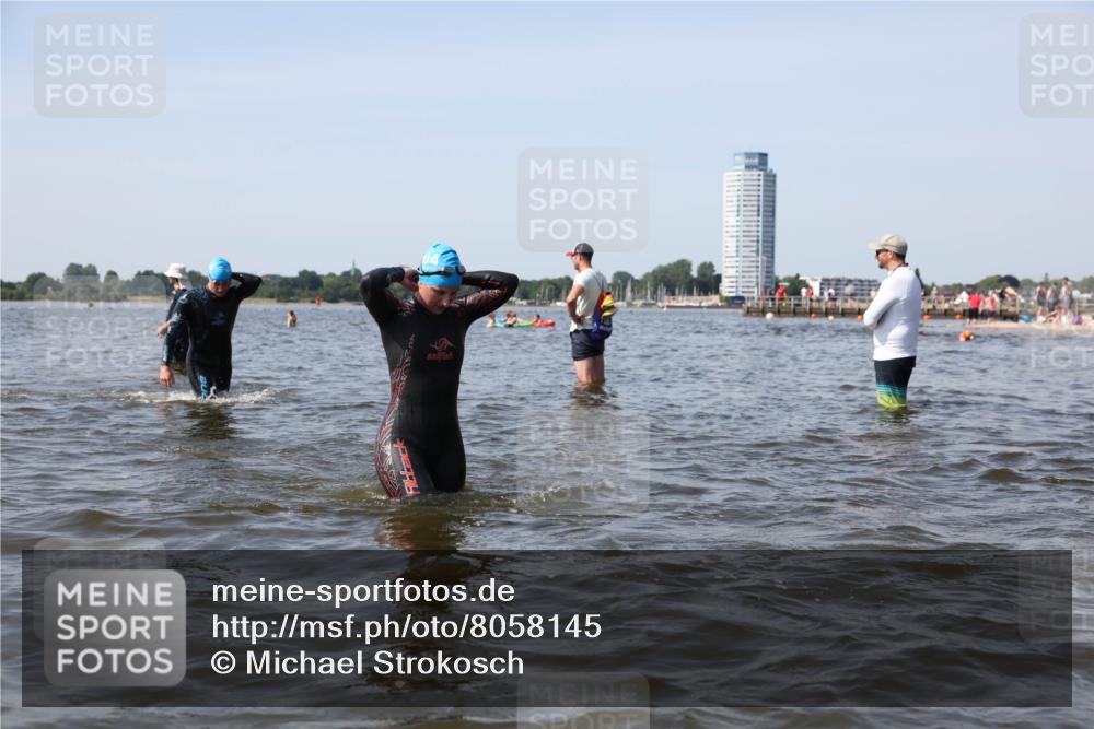 22.06.2025 - Viking Triathlon Michael Strokosch http://msf.ph/oto/8058145 22.06.2025 10:40:47 Schwimmen 59, 235, 239, 266, 325, 361, 397, 462, 530, 655, 657 meine-sportfotos.de