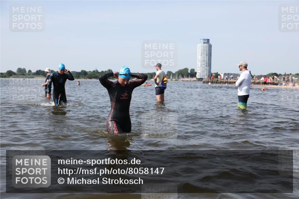 22.06.2025 - Viking Triathlon Michael Strokosch http://msf.ph/oto/8058147 22.06.2025 10:40:47 Schwimmen 59, 235, 239, 266, 325, 361, 397, 462, 530, 655, 657 meine-sportfotos.de