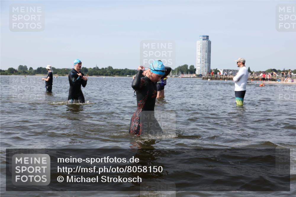 22.06.2025 - Viking Triathlon Michael Strokosch http://msf.ph/oto/8058150 22.06.2025 10:40:48 Schwimmen 59, 235, 239, 266, 361, 397, 462, 530, 655 meine-sportfotos.de