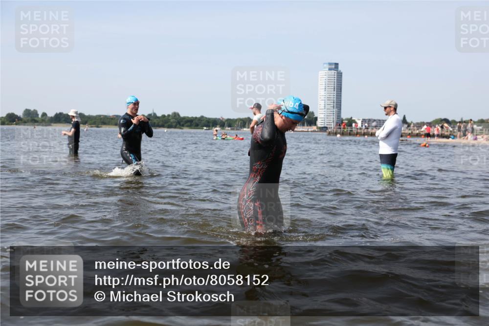 22.06.2025 - Viking Triathlon Michael Strokosch http://msf.ph/oto/8058152 22.06.2025 10:40:48 Schwimmen 59, 235, 239, 266, 361, 397, 462, 530, 655 meine-sportfotos.de