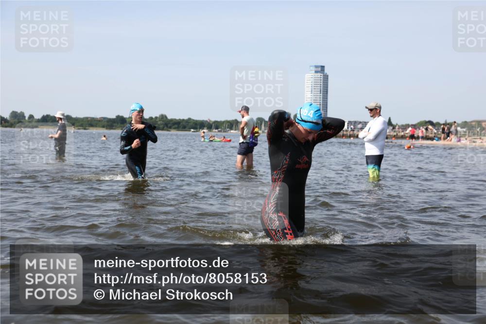 22.06.2025 - Viking Triathlon Michael Strokosch http://msf.ph/oto/8058153 22.06.2025 10:40:48 Schwimmen 59, 235, 239, 266, 361, 397, 462, 530, 655 meine-sportfotos.de