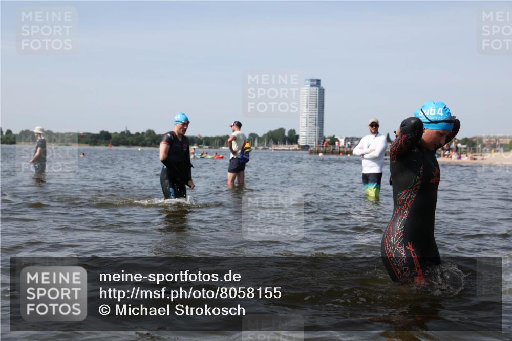 22.06.2025 - Viking Triathlon Michael Strokosch http://msf.ph/oto/8058155 22.06.2025 10:40:49 Schwimmen 59, 235, 239, 266, 361, 397, 462, 530, 655 meine-sportfotos.de