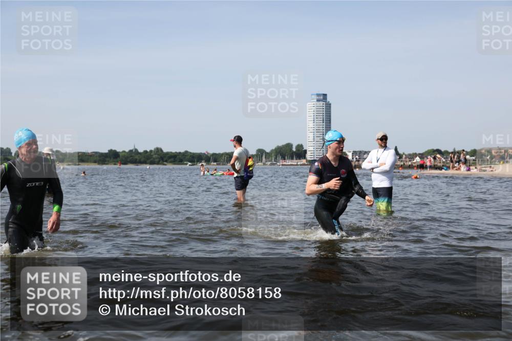 22.06.2025 - Viking Triathlon Michael Strokosch http://msf.ph/oto/8058158 22.06.2025 10:40:51 Schwimmen 59, 235, 266, 361, 397, 462, 530, 655 meine-sportfotos.de