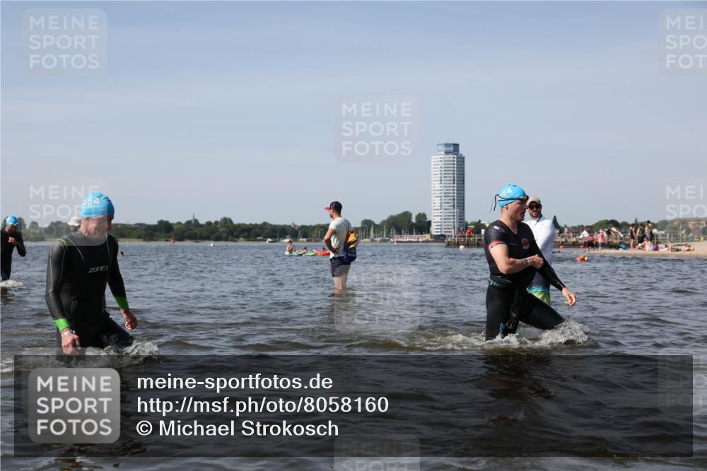 22.06.2025 - Viking Triathlon Michael Strokosch http://msf.ph/oto/8058160 22.06.2025 10:40:51 Schwimmen 59, 235, 266, 361, 397, 462, 530, 655 meine-sportfotos.de