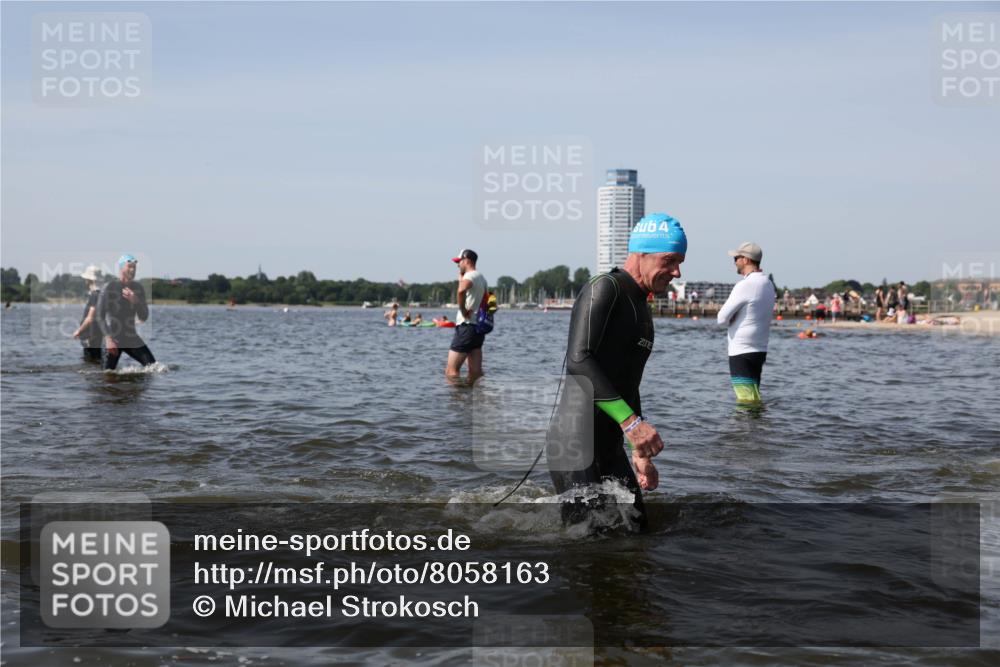 22.06.2025 - Viking Triathlon Michael Strokosch http://msf.ph/oto/8058163 22.06.2025 10:40:53 Schwimmen 59, 235, 266, 361, 389, 397, 462, 530 meine-sportfotos.de
