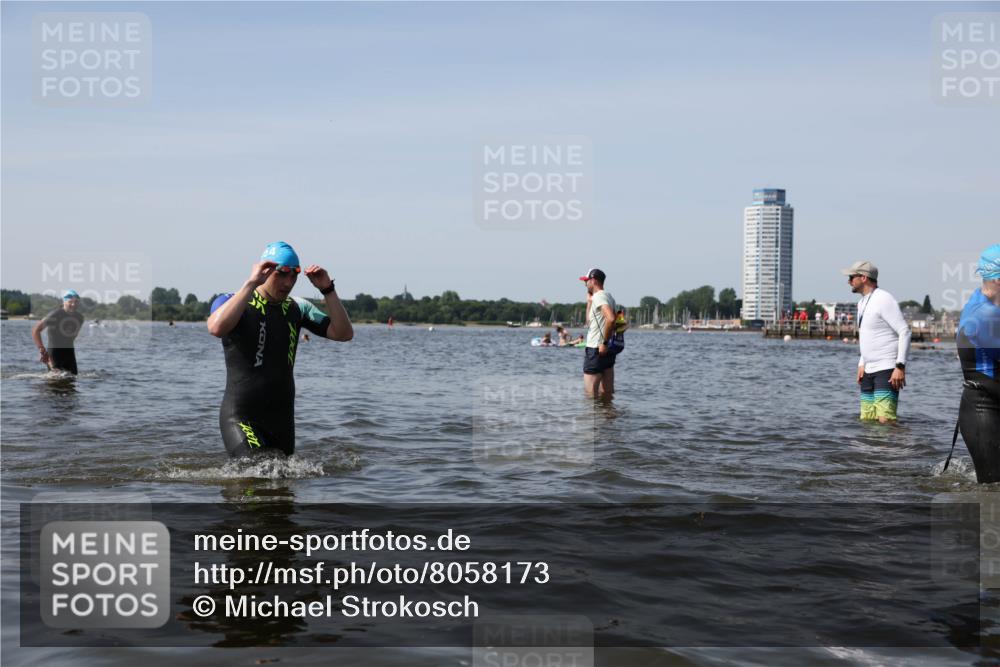 22.06.2025 - Viking Triathlon Michael Strokosch http://msf.ph/oto/8058173 22.06.2025 10:41:05 Schwimmen 153, 314, 389, 496, 631 meine-sportfotos.de