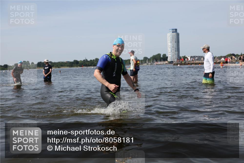 22.06.2025 - Viking Triathlon Michael Strokosch http://msf.ph/oto/8058181 22.06.2025 10:41:07 Schwimmen 153, 314, 389, 496, 631 meine-sportfotos.de