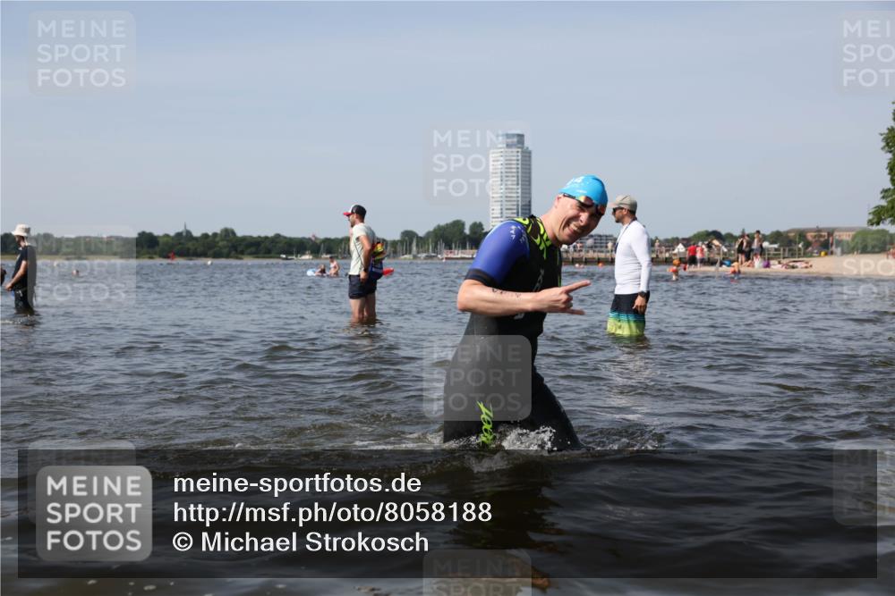 22.06.2025 - Viking Triathlon Michael Strokosch http://msf.ph/oto/8058188 22.06.2025 10:41:08 Schwimmen 153, 314, 389, 496, 631 meine-sportfotos.de