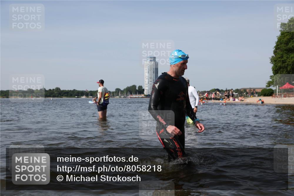 22.06.2025 - Viking Triathlon Michael Strokosch http://msf.ph/oto/8058218 22.06.2025 10:41:18 Schwimmen 54, 94, 314, 376, 390, 496, 631 meine-sportfotos.de