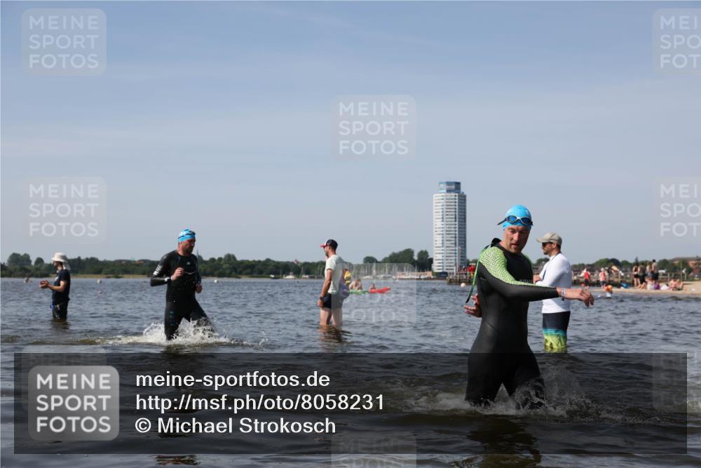 22.06.2025 - Viking Triathlon Michael Strokosch http://msf.ph/oto/8058231 22.06.2025 10:41:24 Schwimmen 54, 94, 376, 390, 505, 631 meine-sportfotos.de