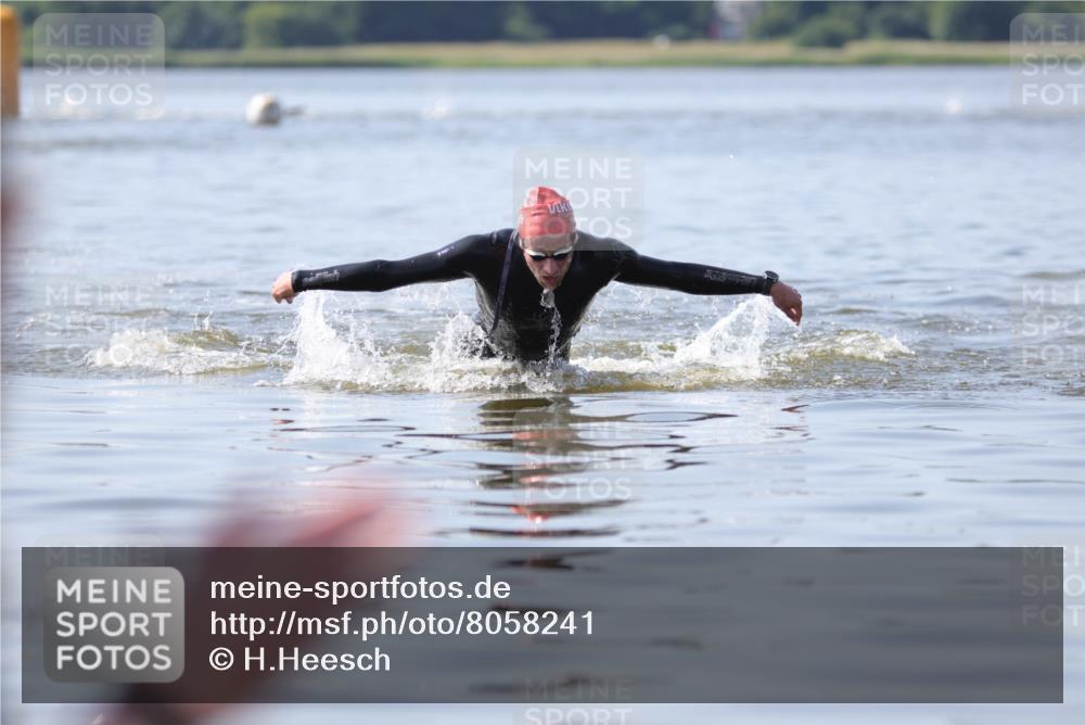 22.06.2025 - Viking Triathlon H.Heesch http://msf.ph/oto/8058241 22.06.2025 10:24:05 Schwimmen 609 meine-sportfotos.de