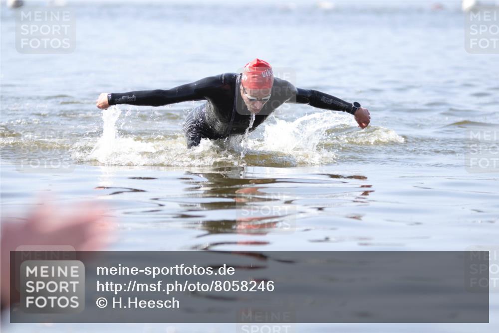 22.06.2025 - Viking Triathlon H.Heesch http://msf.ph/oto/8058246 22.06.2025 10:24:07 Schwimmen 609 meine-sportfotos.de