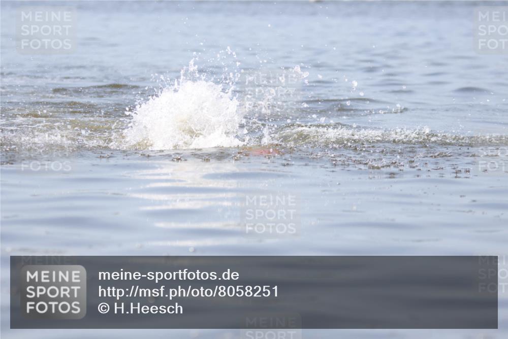 22.06.2025 - Viking Triathlon H.Heesch http://msf.ph/oto/8058251 22.06.2025 10:24:08 Schwimmen 609 meine-sportfotos.de