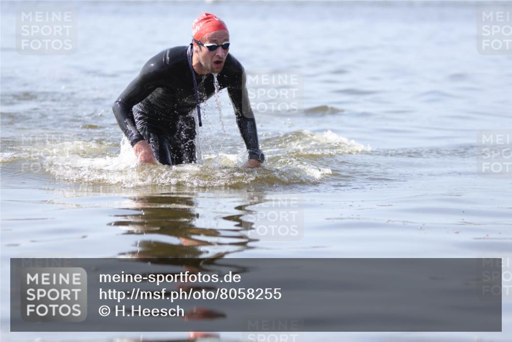 22.06.2025 - Viking Triathlon H.Heesch http://msf.ph/oto/8058255 22.06.2025 10:24:09 Schwimmen 609 meine-sportfotos.de