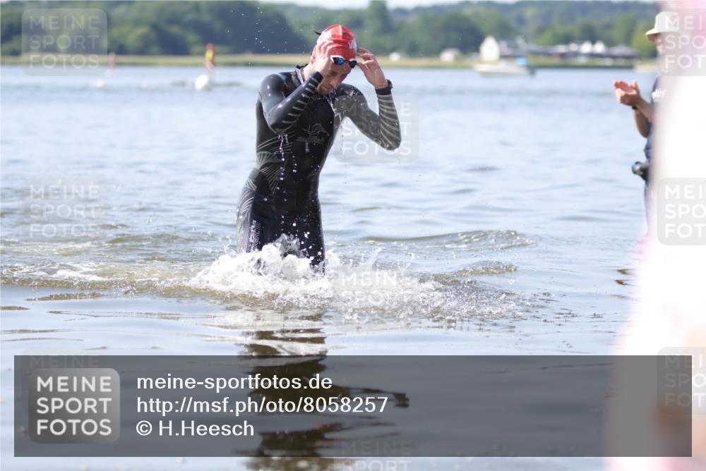 22.06.2025 - Viking Triathlon H.Heesch http://msf.ph/oto/8058257 22.06.2025 10:24:10 Schwimmen 609 meine-sportfotos.de