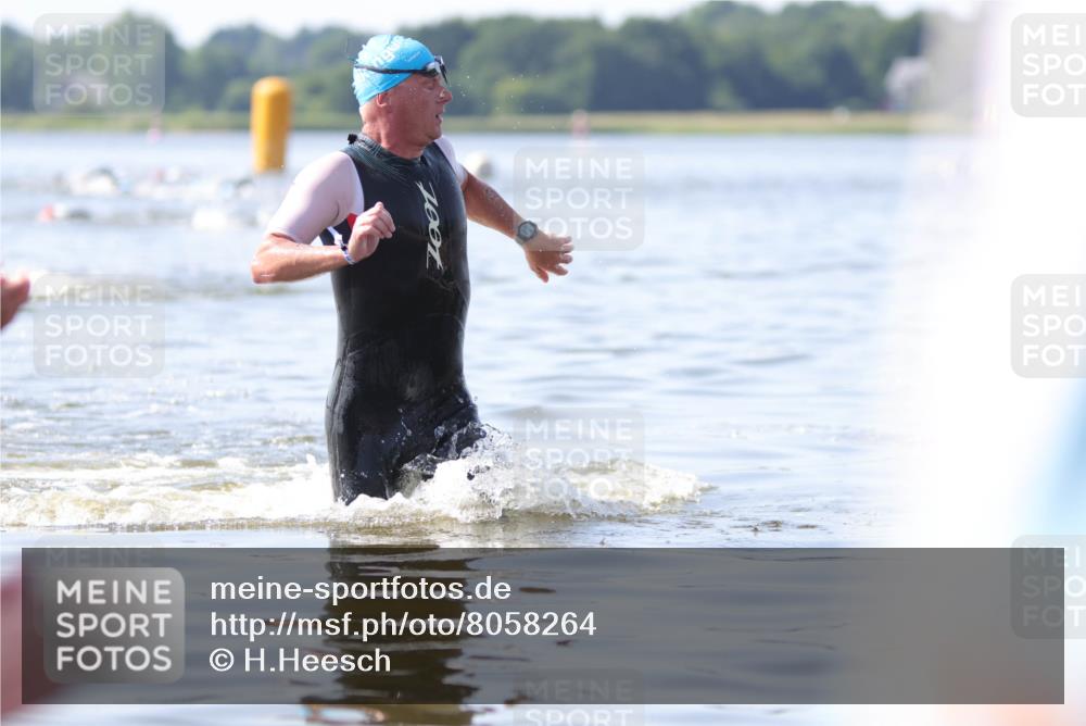 22.06.2025 - Viking Triathlon H.Heesch http://msf.ph/oto/8058264 22.06.2025 10:24:48 Schwimmen 4, 329, 521 meine-sportfotos.de