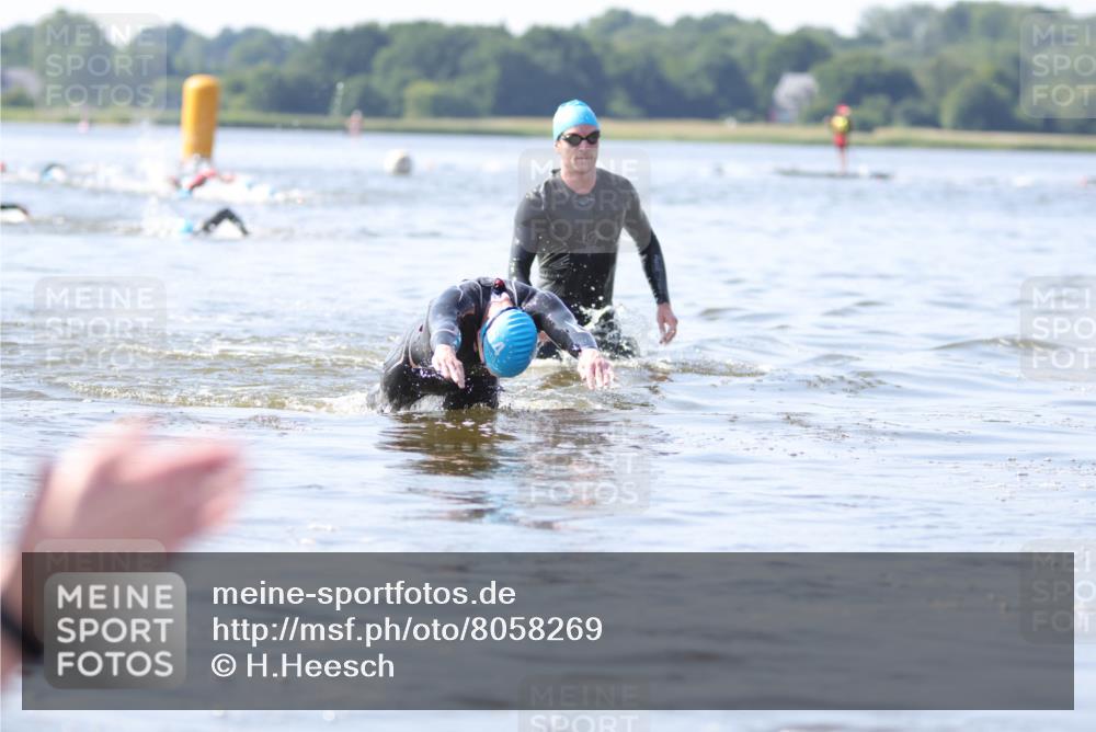 22.06.2025 - Viking Triathlon H.Heesch http://msf.ph/oto/8058269 22.06.2025 10:24:57 Schwimmen 4, 329, 521 meine-sportfotos.de